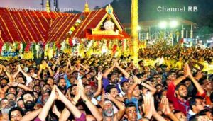 Read more about the article പൊന്നമ്പലമേട്ടിൽ മകരവിളക്ക് തെളിഞ്ഞു; കൈകള്‍ കൂപ്പി ശരണം വിളികളോടെ പതിനായിരകണക്കിന് അയ്യപ്പ ഭക്തരാണ് മകരവിളക്ക് ദര്‍ശനം നടത്തിയത്