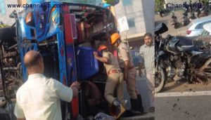 Read more about the article സ്വകാര്യ ബസ് മറിഞ്ഞ് നിരവധിപേർക്ക് പരുക്ക്; പരുക്കേറ്റവരിൽ കൂടുതലും യൂണിഫോം ധരിച്ച കുട്ടികൾ