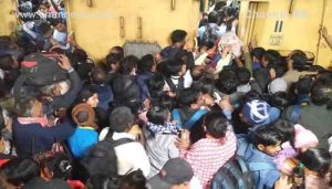 Read more about the article ദില്ലിയിൽ ശനിയാഴ്ച്ച രാത്രിയുണ്ടായത് അസാധാരണ സംഭവം; മരണപ്പെട്ടവരുടെ എണ്ണം18 ആയി ഉയര്‍ന്നു; പരിക്കുകളോടെ നിരവധിപേർ ആശുപത്രിയിൽ