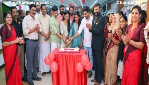 Read more about the article കാഞ്ഞങ്ങാട് ഇമ്മാനുവൽ സിൽക്സ് വാലന്റൈൻസ് ഡേ ഫാഷൻ ഫെസ്റ്റ് നടന്നു