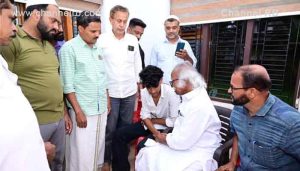 Read more about the article വാഹനാപകടത്തിൽ മരിച്ച ആഷികിൻ്റെ വീട് മന്ത്രി രാമചന്ദ്രൻ കടന്നപ്പള്ളി സന്ദർശിച്ചു