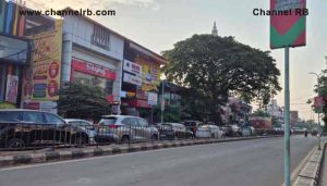 Read more about the article കാഞ്ഞങ്ങാട് നഗരത്തിൽ വിചിത്രമായ ഗതാഗത കുരുക്ക്; പ്രതിഷേധം അറിയിച്ച് വ്യാപാരികൾ; റോഡിൻ്റെ പടിഞ്ഞാറ് ഭാഗത്തു മാത്രം വാഹനനിര.?