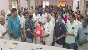 Read more about the article കാഞ്ഞങ്ങാട് നിയോജക മണ്ഡലത്തിലെ 40 ഗ്രന്ഥാലയങ്ങൾക്ക് പതിനായിരം രൂപ വീതം വില വരുന്ന പുസ്തകങ്ങള്‍ നല്‍കും; ഇ.ചന്ദ്രശേഖരൻ എം.എല്‍.എ