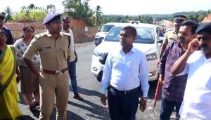 Read more about the article ദേശീയപാത നിർമ്മാണത്തിനിടെ കുന്നിടിഞ്ഞുണ്ടായ അപകടം; ഒരു മരണം, ജില്ലാ കളക്ടർ സ്ഥലം സന്ദർശിച്ചു