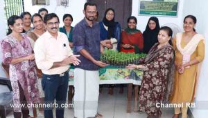 Read more about the article അജാനൂർ പൂപ്പൊലി പുഷ്പകൃഷി പദ്ധതി; ചെണ്ടുമല്ലി തൈ വിതരണം ചെയ്തു; ഓണക്കാലത്ത് നമുക്കാവശ്യമായ പൂക്കൾ നമ്മുടെ നാട്ടിൽ..
