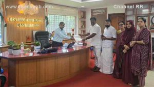 Read more about the article ഉപ്പള ദേശീയപാതയിൽ അടിക്കടിയുണ്ടാകുന്ന വാഹനാപകടം; റോഡ് നിർമ്മാണത്തിലെ അപാകതയെന്ന് ആരോപണം; യു.ഡി.എഫ് ജനപ്രതിനിതി സംഘം ജില്ലാ കളക്ടറെ കണ്ടു..