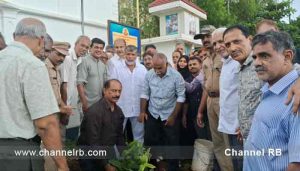 Read more about the article “മരം ഒരു വരം” പരിപാടിക്ക് തുടക്കമായി; ജില്ലയിലുടനീളം ഫലവൃക്ഷ തൈകൾ നട്ട് പിടിപ്പിക്കുമെന്ന് ഭാരവാഹികൾ; തളങ്കര ജി.എം.എച്ച്.എസ്.എസ് 75 ബാച്ച് നടപ്പിലാക്കുന്ന പദ്ധതി കൂടുതൽ അറിയുമ്പോൾ..