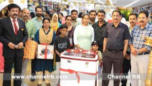 Read more about the article ഓണം ആവേശമാക്കി ഇമ്മാനുവൽ സിൽക്‌സ്; കാഞ്ഞങ്ങാട് ഷോറൂമിൽ “ഇമ്മാനുവലോണം പോന്നോണം” മേഗാസെയിലിന് വൻ സ്വീകാര്യത; നറുക്കെടുപ്പ് വിജയികൾക്കുള്ള സമ്മാനങ്ങൾ എച്ച് ദിനേശൻ ഐ.എ.എസ് കൈമാറി