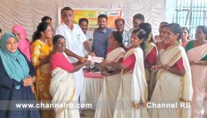 Read more about the article ഓണം ആഘോഷമാക്കാൻ ഹരിത കർമ്മസേനയെ ചേർത്തു നിർത്തി തൃക്കരിപ്പൂർ ഗ്രാമ പഞ്ചായത്ത്; ഓണക്കോടിയും പതിനായിരം രൂപ ബോണസ്സും കൈമാറി; സർക്കാർ സഹായത്തിന് പുറമെയാണ് പഞ്ചായത്ത് പണം കണ്ടെത്തിയത്; കൂടുതൽ അറിയാം..