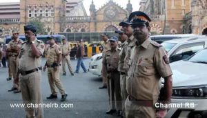 Read more about the article മുംബൈ നഗരത്തിൽ ബോംബ് സ്ഫോടനം നടത്തുമെന്ന അജ്ഞാതൻ്റെ ഭീഷണി; സുരക്ഷാ ശക്തമാക്കി പോലീസ്; 21,000-ത്തിലധികം ഉദ്യോഗസ്ഥരുടെ കാവൽ; മഹാ നഗരത്തിൽ സംഭവിക്കുന്നത്.? കൂടുതൽ അറിയാം..