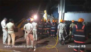 Read more about the article കുമ്പള അനന്തപുരം വ്യവസായ എസ്റ്റേറ്റിൽ പ്ലൈവുഡ് നിർമ്മാണ ഫാക്ടറിയിലുണ്ടായ അപകടത്തിൽ ഒരു മരണം സ്ഥിരീകരിച്ചു; 9 പേരെ മംഗലാപുരത്തേക്ക് മാറ്റി; വിശദമായ അന്വേഷണത്തിന് ജില്ലാ കളക്ടർ ഉത്തരവിട്ടു; കൂടുതൽ അറിയാം..