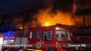 Read more about the article തളിപ്പറമ്പിലുണ്ടായ തീപിടിത്തം വലിയ ദുരന്തം; 10 കടകൾ പൂർണ്ണമായും കത്തിയമർന്നു; 40 ൽ അധികം കടകൾക്ക് തീപടർന്നതായി നാട്ടുകാർ; നിരവധി കുടുംബത്തെ നേരിട്ട് ബാധിക്കും; കോടികളുടെ നഷ്ട്ടം; കൂടുതൽ അറിയാം..