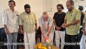 Read more about the article കലയിലൂടെ സമൂഹത്തെ വാർത്തെടുക്കാൻ ഒരു നാട് കണ്ണൻ പാട്ടാളി ആശാൻ്റെ പേരിൽ പ്രയത്‌നിക്കുന്നത് മാതൃകാപരം; പി.വി.കെ പനയാൽ