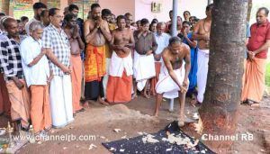 Read more about the article കാഞ്ഞിരപ്പൊയിൽ പച്ചക്കുണ്ട് അയ്യപ്പ ഭജനമഠം പത്താം വാർഷികത്തിൻ്റെയും ആഴിപൂജ മഹോത്സവത്തിൻ്റെയും ഭാഗമായി നാൾ മരം മുറിക്കൽ ചടങ്ങ് നടന്നു