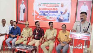 Read more about the article ട്രോമാകെയർ കാസർഗോഡ് (ട്രാക്ക്) ഇ.എം.എസ് സ്മാരക ഗ്രന്ഥാലയം വേലാസ്വരവുമായി സഹകരിച്ച് വളണ്ടിയർ പരിശീലനം നൽകി; കാഞ്ഞങ്ങാട് DYSP സി.കെ സുനിൽകുമാർ ഉദ്ഘാടനം ചെയ്തു