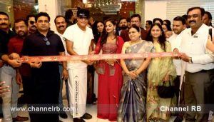 Read more about the article ബോബി ചെമ്മണൂര്‍ ഇന്റര്‍നാഷണല്‍ ജ്വല്ലേഴ്‌സ് വാശി ഷോറൂം ഉദ്ഘാടനം ചെയ്തു