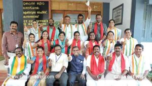 Read more about the article കാസറഗോഡ് ജില്ലാ പഞ്ചായത്ത് അംഗങ്ങൾ സത്യപ്രതിജ്ഞ ചെയ്ത് അധികാരമേറ്റു; മുതിർന്ന അംഗം രാമപ്പ മഞ്ചേശ്വരയ്ക്ക് കളക്ടർ സത്യവാചകം ചൊല്ലിക്കൊടുത്തു; കൂടുതൽ അറിയാം..