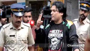 Read more about the article ഒരു മണിക്കൂർ നീണ്ട വാദ പ്രതിവാദം; ഒടുവിൽ ജാമ്യാപേക്ഷ തള്ളി 14 ദിവസത്തേക്ക് റിമാൻഡ്; രാഹുല്‍ ഈശ്വര്‍ ജയിലിലേക്ക് പോകുമ്പോൾ; അണിയറയിൽ നടന്നത്..?