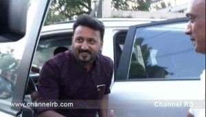 Read more about the article മാധ്യമ പ്രവർത്തകരുടെ ആകാംഷക്കൊടുവിൽ ഒളിവിലായിരുന്ന എം.എൽ.എ വോട്ട് ചെയ്യാനെത്തി; രാഹുലിന് നേരെ കൂക്കിവിളിയും പരിഹാസവും; കൂടുതൽ അറിയാം..