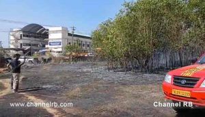 Read more about the article കുമ്പള സൂരംബയലിൽ കുട്ടികളുടെ വാർഷിക ആഘോഷ പരിപാടി നടന്നുകൊണ്ടിരിക്കെ സ്കൂൾ പരിസരത്ത് വൻ തീപിടിത്തം; ഒഴിവായത് വലിയ ദുരന്തം; രണ്ട് ഏക്കറോളം വരുന്ന സ്ഥലത്ത് തീ പടർന്നു