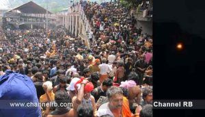 Read more about the article മകരജ്യോതി തെളിഞ്ഞു; ശബരിമലയെ അക്ഷരാർത്ഥത്തിൽ ഭക്തിസാന്ദമാക്കിയ നിമിഷം; തിരുവാഭരണ വാഹകസംഘത്തെ ദേവസ്വം മന്ത്രി വി.എൻ വാസവൻ അടക്കമുള്ളവർ സ്വീകരിച്ചു