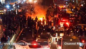 Read more about the article ഇറാനിലുള്ള പൗരന്മാർക്ക് കർശന നിർദ്ദേശം നൽകി ഇന്ത്യൻ എംബസി; വിദ്യാർത്ഥികൾ, തീർത്ഥാടകർ, ബിസിനസുകാർ, വിനോദസഞ്ചാരികൾ തുടങ്ങി എല്ലാ പൗരന്മാരും ഉടൻ രാജ്യം വിടണം; കൂടുതൽ അറിയാം..