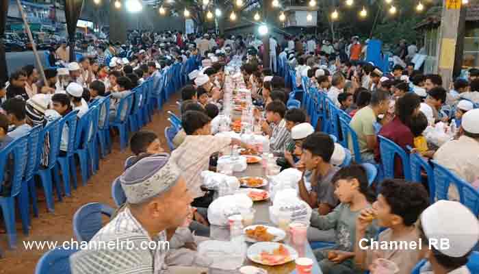 You are currently viewing കർഷകശ്രീ മിൽക്ക് ഒരുക്കിയ സമൂഹ നോമ്പ് തുറ ജനപങ്കാളിത്തംകൊണ്ട് ശ്രദ്ധേയമായി; എം.എൽ.എമാരും മത-രാഷ്ട്രീയ നേതാക്കളും അടക്കം ആയിരങ്ങൾ; കൂടുതൽ അറിയാം..