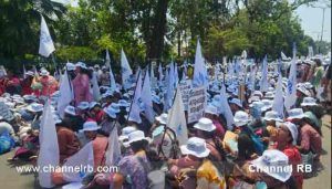 Read more about the article നഴ്‌സുമാരുടെ സമരത്തിൽ ഇടപെട്ട് ഹൈക്കോടതി; സംസ്ഥാന സർക്കാരിന് കർശന നിർദേശം; ആശുപത്രി സേവനങ്ങൾ തടസ്സപ്പെടുത്തി എന്ന ഹർജിക്കാരുടെ വാദം; കൂടുതൽ അറിയാം..