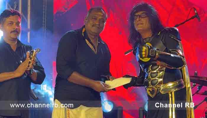 You are currently viewing വെടിക്കെട്ട് ദുരന്തം; കുടുംബങ്ങള്‍ക്ക് 10 ലക്ഷവുമായി ‘ബോചെ, ദ റിയല്‍ സൂപ്പര്‍ ഹീറോ’