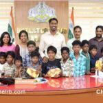 ദേലംപാടി ആദിവാസി ഉന്നതിയിലെ കുട്ടികൾ പ്രിയപ്പെട്ട സാറിനെ വീണ്ടും കാണാൻ എത്തി; വാഗ്ദാനം നിറവേറ്റി കളക്ടർ; തിരഞ്ഞെടുപ്പ് തിരക്കിനിടയിലും കാസറഗോഡ് കളക്ടറേറ്റിലെ മനോഹര നിമിഷങ്ങൾ; കൂടുതൽ അറിയാം..