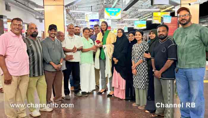 You are currently viewing ഏഷ്യ കപ്പ് ജൂനിയർ ഗോൾ ഷോട്ട് ബോൾ ചാമ്പ്യന്‍ഷിപ്പില്‍ ഇന്ത്യൻ ടീമിന് വേണ്ടി മികച്ച പ്രകടനം കാഴ്ചവെച്ചു; ഇന്ത്യന്‍ താരം ഖദീജ സാഖിയയ്ക്ക് സ്വീകരണം നല്‍കി